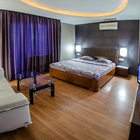 Hotrent Pechersk Lesy 20/22 Kiev Ngoại thất bức ảnh