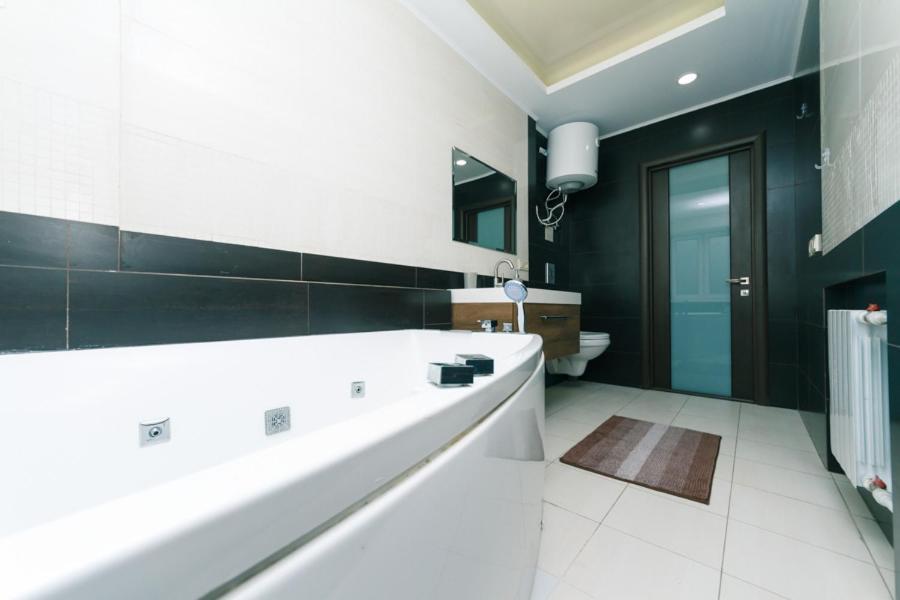 Hotrent Pechersk Lesy 20/22 Kiev Ngoại thất bức ảnh