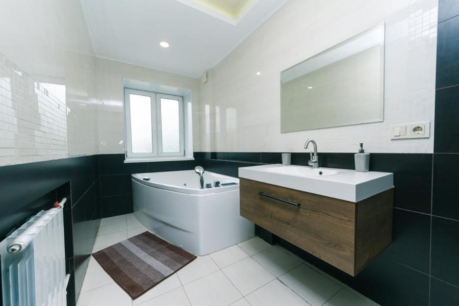 Hotrent Pechersk Lesy 20/22 Kiev Ngoại thất bức ảnh